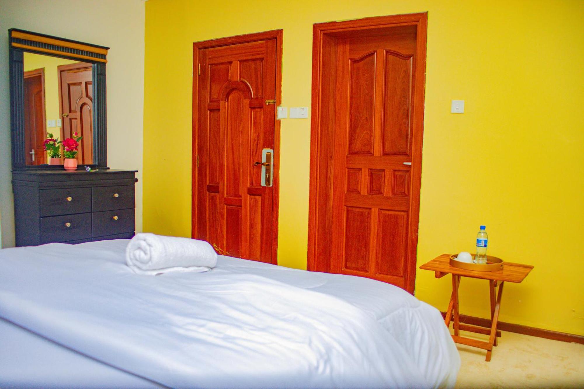 Divine Royal Residences Arusha Buitenkant foto