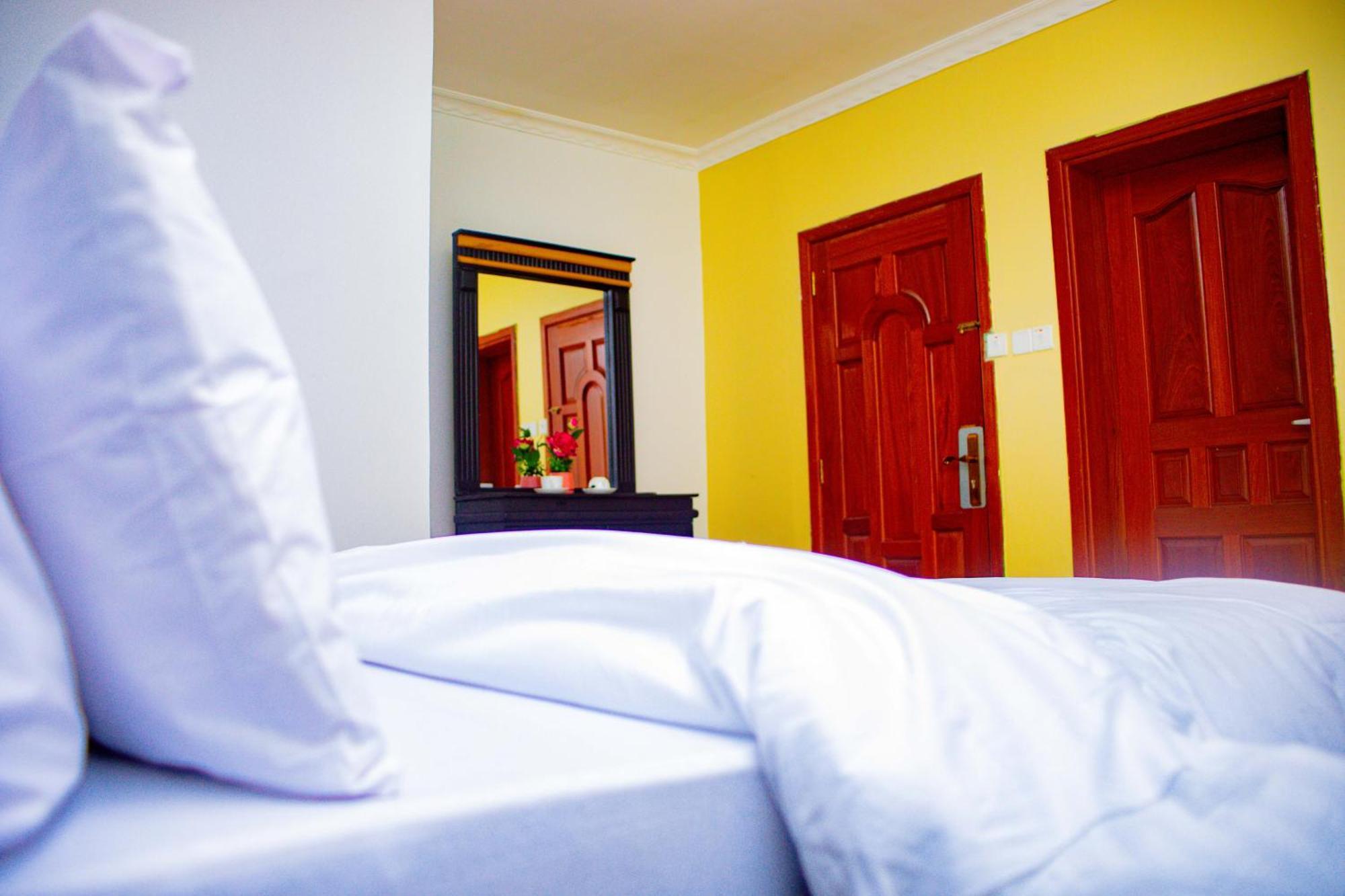 Divine Royal Residences Arusha Buitenkant foto